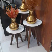 گلدان شیشه ای و پایه چوبی