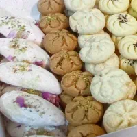 فروشنده شیرینی سرا