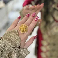 استخدام مدل طلا جواهرات