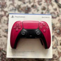 دو عدد دسته اورجینال ps5 dualsense قرمز و سفید