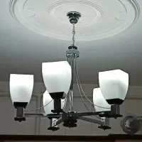 یک عدد لوستر پایه استیل
