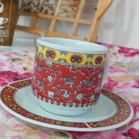 لیوان و زیر دستی