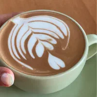 فروشنده و باریستا- خانم