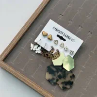 بدلیجات وپک گوشواره