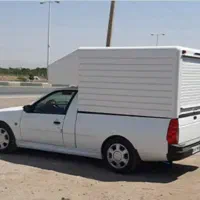راننده با خودرو در پخش موادغذایی