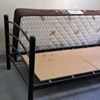 تخت یکنفره فلزی