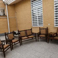 یک‌دست‌مبل‌سنتی‌وویترین‌مغازه