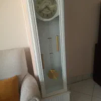 ساعت ایستاده سفید