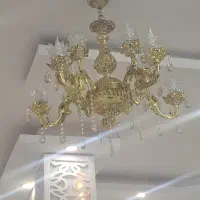 یک عدد لوستر و یک جفت چراغ سالن