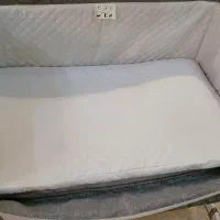 تخت کنار مادر