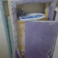 درب چوبی به همراه چهار  چوب و یراق کامل