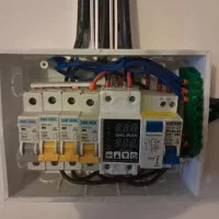 خدمات برق ساختمان نصب ایفون، نصب لوستر،نصب لاینر