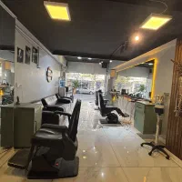 نیرو جوان علاقه مند به حرفه‌ی ارایشگری  (شاگرد)