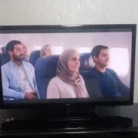 تلویزیون ال جی ۴۲ اینچ و میز تلویزیون فروش فوری