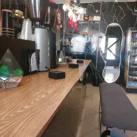 مغازه ۸۰ متری با زیرزمین