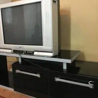 میز و تلوزیون هر دو سالم و باکیفیت ۱۰ ملیون تومان