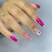 مدل برای کاشت ناخن زیر نظر مربی با آموزش اصولی