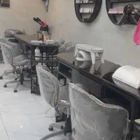 کاشت ناخن درسالن مجهزوبه روز
