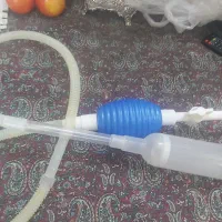 سیفون دستی  آکواریوم مقداری غذای ماهی