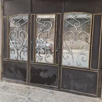 در پارکینگ یا دروازه