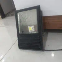پرژکتور  و کمد لباس سیار