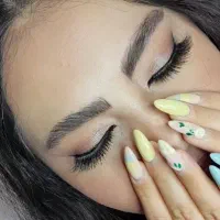 کاشت ناخون میکاپ و شنیون