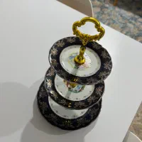 شیرینی خوری سه دختر