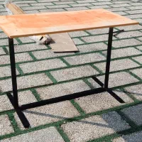 میز تحریر و کامپیوتر مینیمال