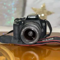 دوربین کنون D2000 با لنز 18-55