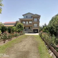 900 متر زمین ۳۸۰ متر ویلای پنج خواب تک برگ سند