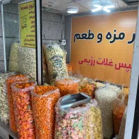 فروشنده غرفه خشکبار مترو عبدل اباد