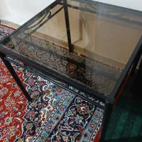 میز فلزی صفحه شیشه‌ای
