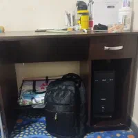 میز کامپیوتر در حد نو