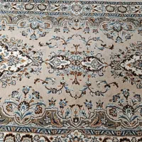 یه جفت فرش کناره کرم رنگ با فرش ۳ متری
