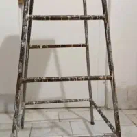 چهارپایه آهنی