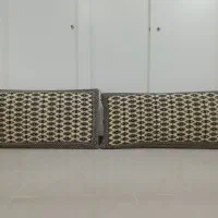 یک جفت پشتی مخمل زیبا