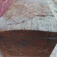 صندوق لباس قدیمی