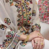 به یک خیاط خانم چرخ دائما کو