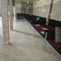 تخت با فرش و پشتی قهوه خانه