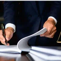 وکیل پایه یک دادگستری و مشاور حقوقی