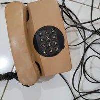 یکدستگاه تلفن رو میزی قدیمی سالم دگمه ای