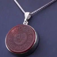 گردنبند عقیق سرخ خطی نقش عین علی و 14 معصوم