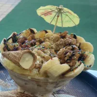 به یک نفر همکار  خانم یا آقا در آبمیوه بستنی فروشی