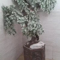 گل مصنوعی و گلدان