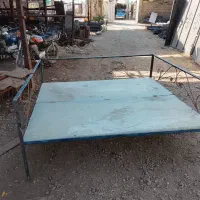تخت فلزی