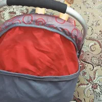 کالسکه و کریر ست که رو کالسکه هم سوار میشه