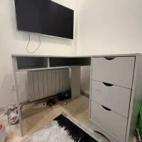 میز تحریر و کامپیوتر