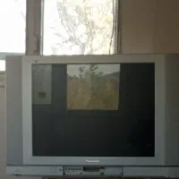 تلویزیون رنگی بزرگ