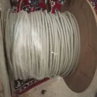 مقداری  لوازم  در عکس فروشی