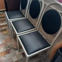 ۶ عدد صندلی انتظار و یک صندلی چرخدار